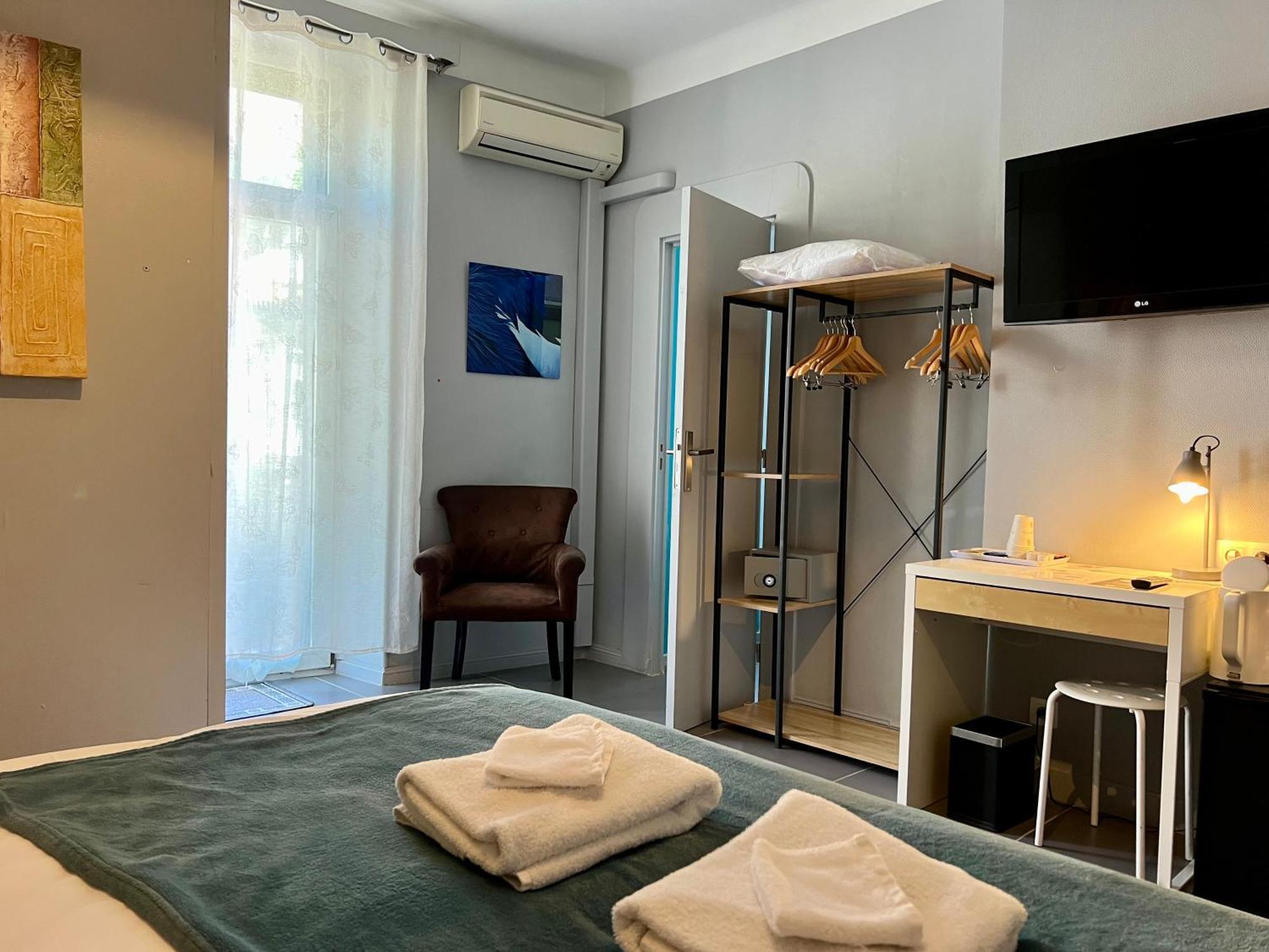 Logis Hotel Des Causses ミヨー エクステリア 写真